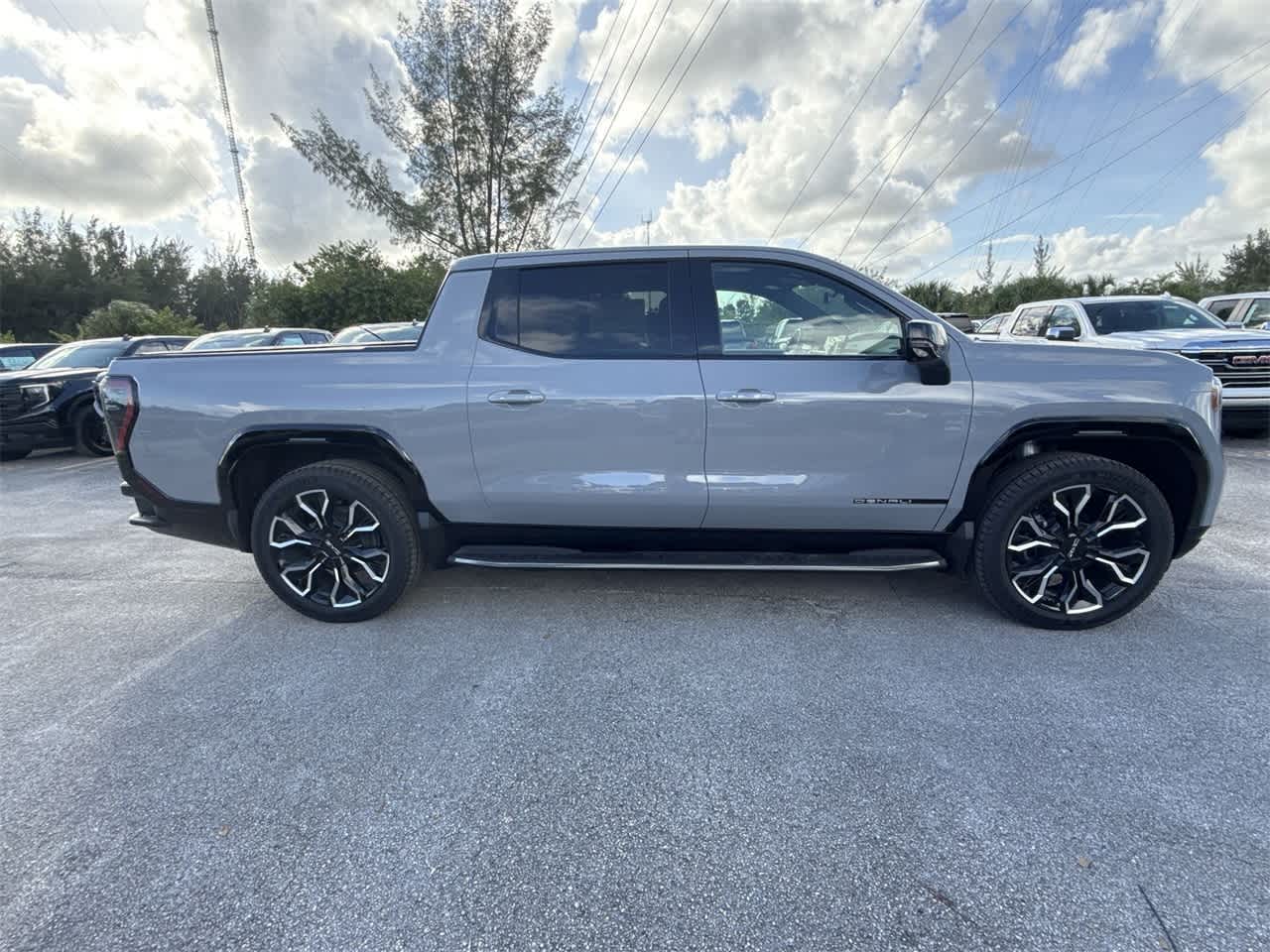 2024 GMC Sierra EV Denali Edition 1 e4WD Crew Cab 10