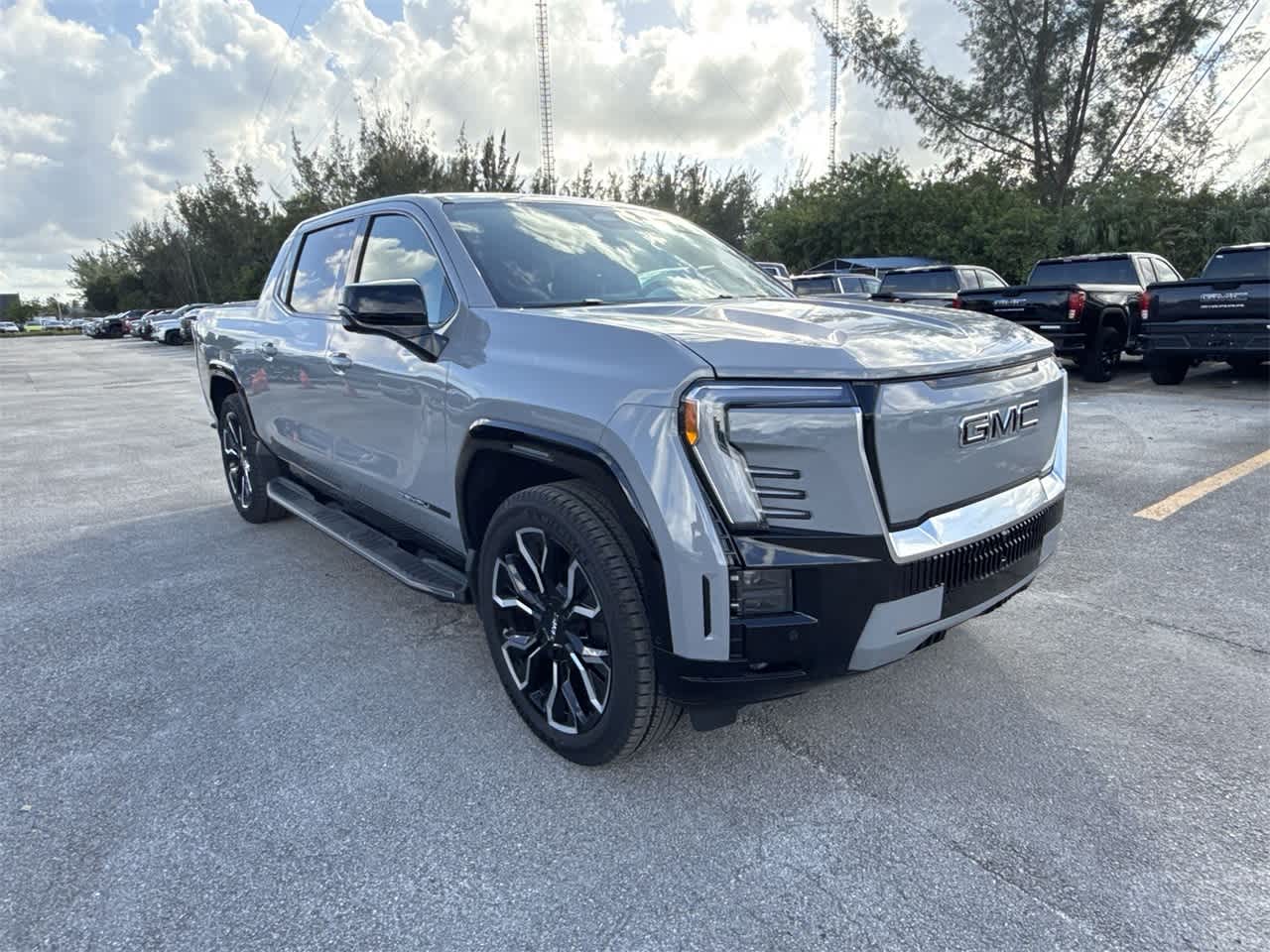 2024 GMC Sierra EV Denali Edition 1 e4WD Crew Cab 9