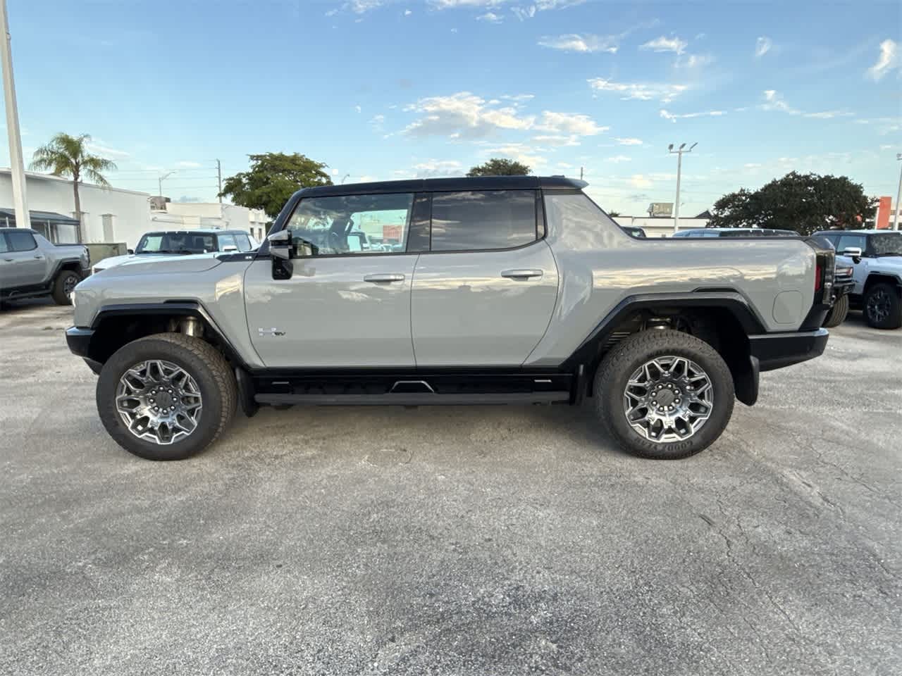 2024 GMC HUMMER EV Pickup 3X e4WD Crew Cab 3X 8