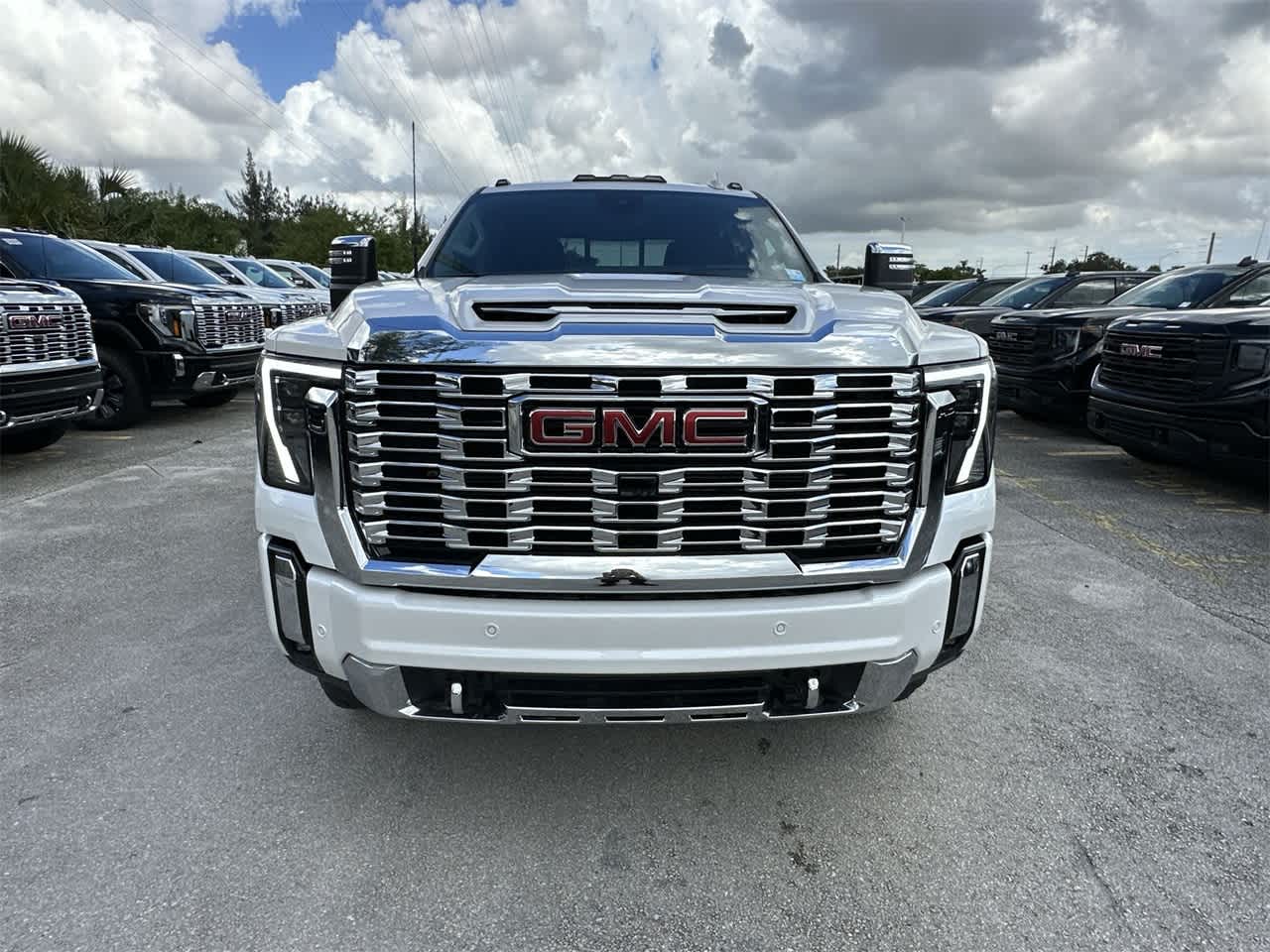 2025 GMC Sierra 2500HD Denali 4WD Crew Cab 159 8