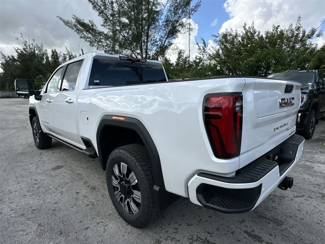 2025 GMC Sierra 2500HD Denali 4WD Crew Cab 159 13