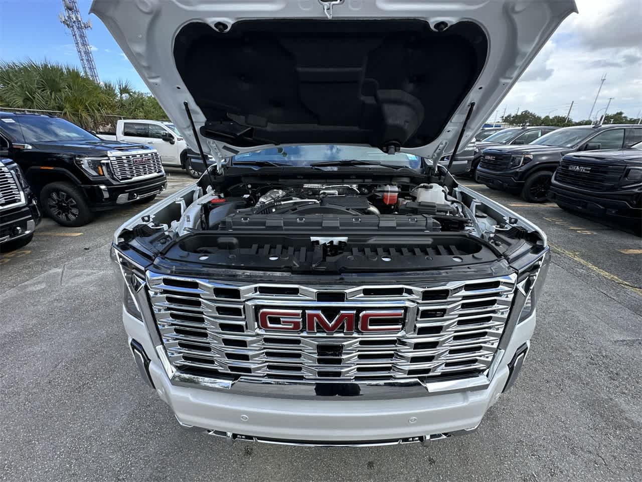 2025 GMC Sierra 2500HD Denali 4WD Crew Cab 159 16