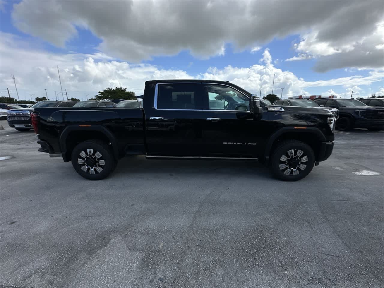 2025 GMC Sierra 2500HD Denali 4WD Crew Cab 159 10