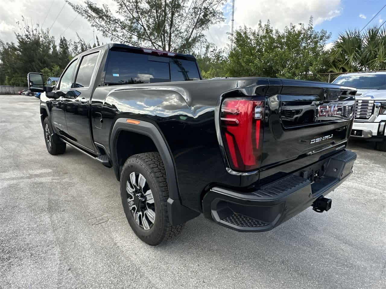 2025 GMC Sierra 2500HD Denali 4WD Crew Cab 159 13