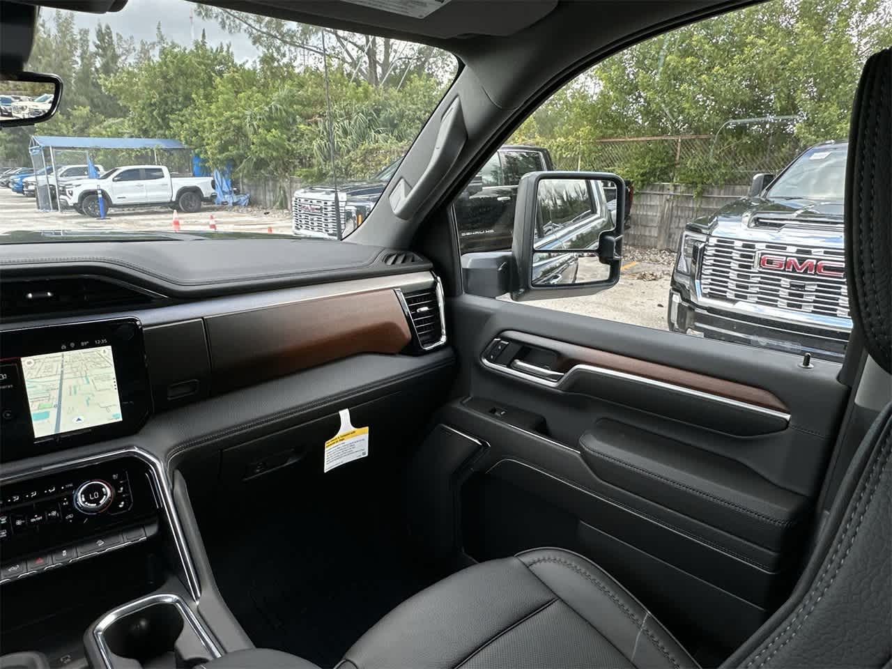 2025 GMC Sierra 2500HD Denali 4WD Crew Cab 159 3