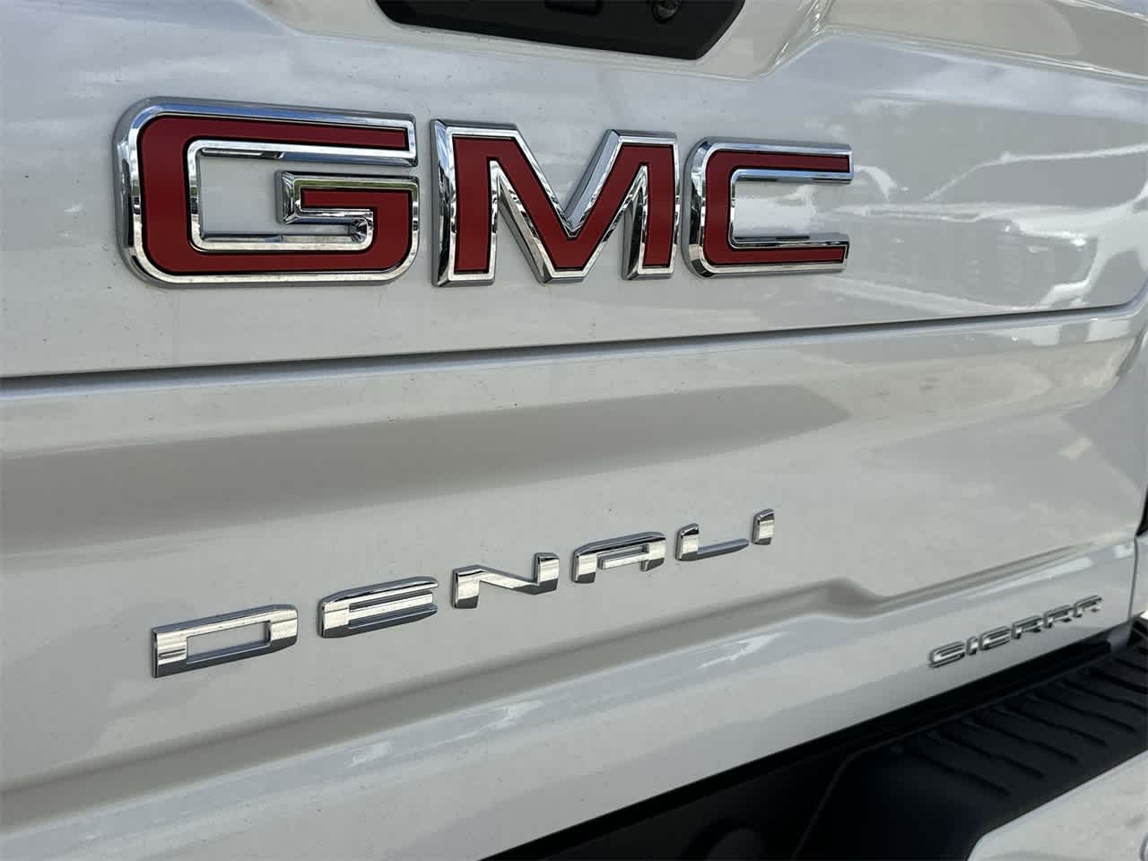 2025 GMC Sierra 2500HD Denali 4WD Crew Cab 159 12