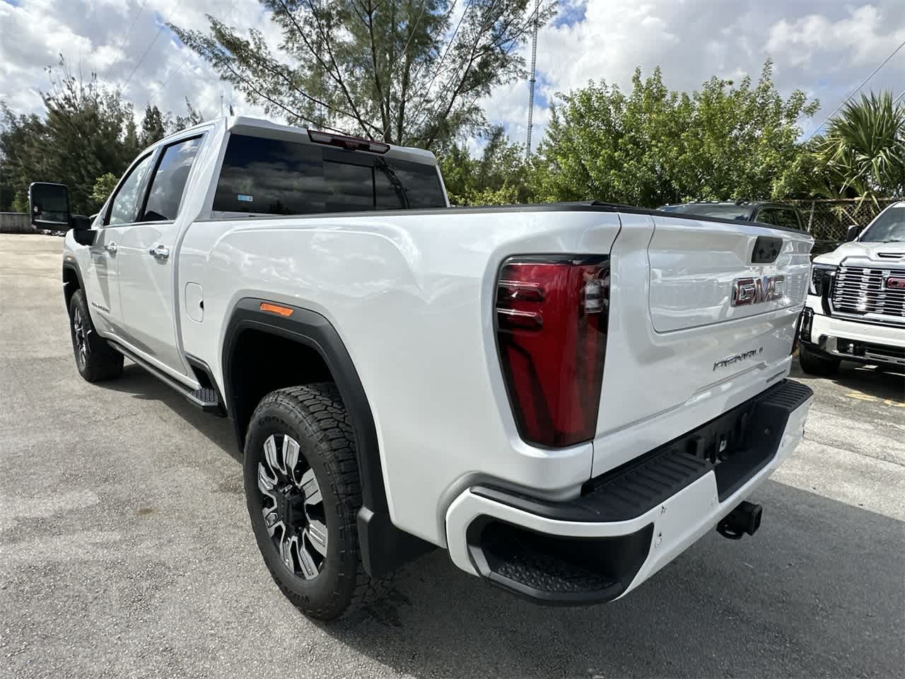 2025 GMC Sierra 2500HD Denali 4WD Crew Cab 159 13