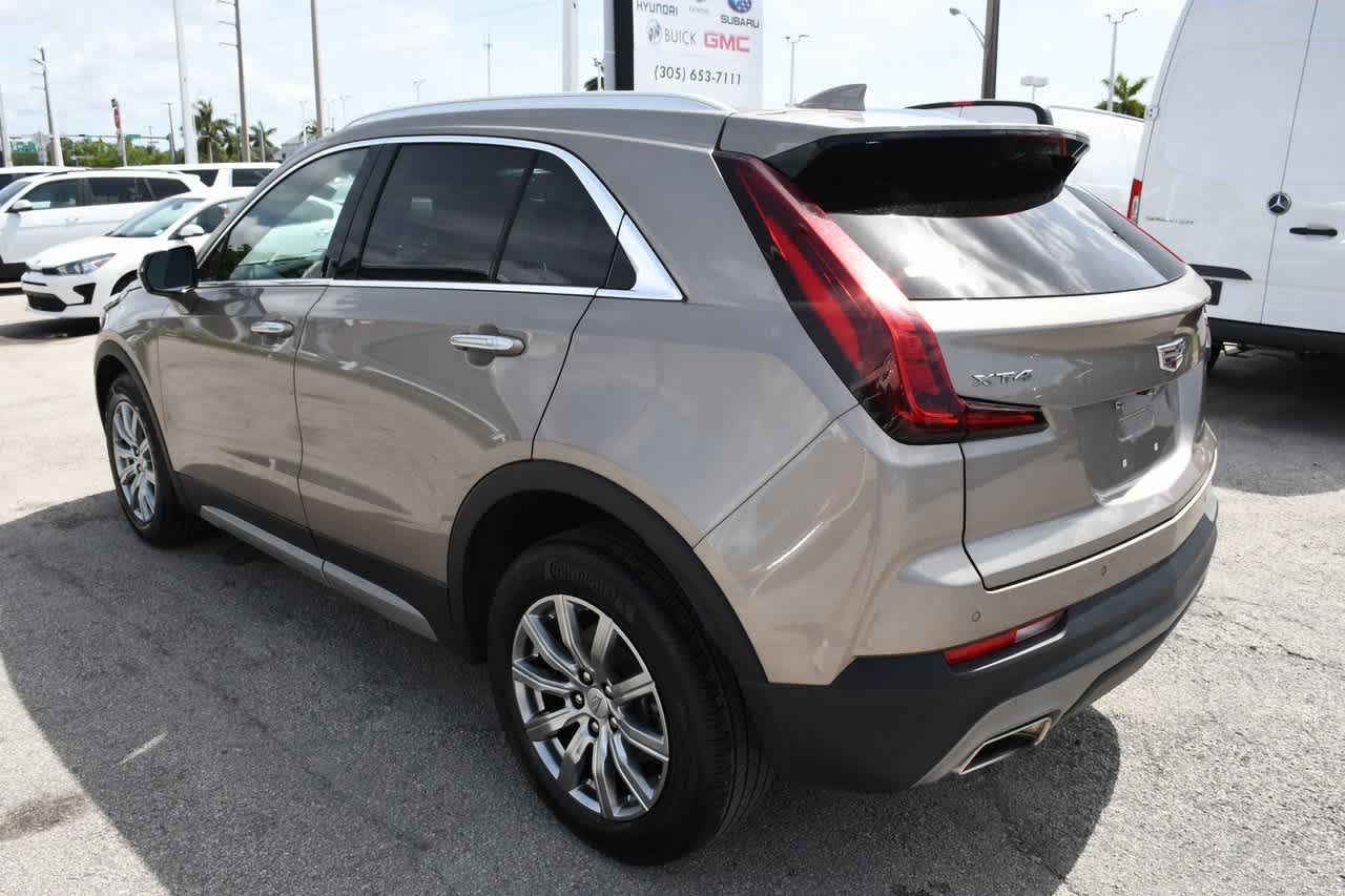 2023 Cadillac XT4 FWD Premium Luxury 3