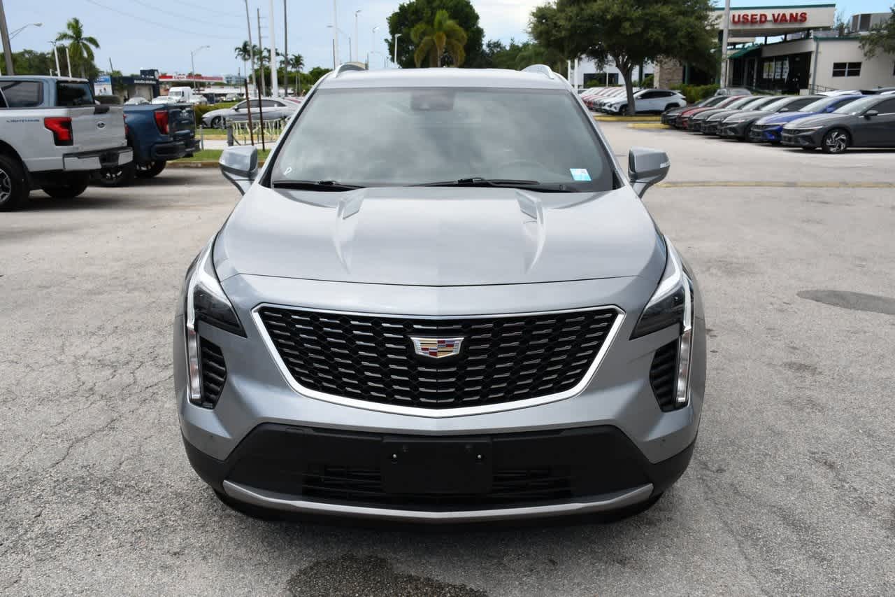 2023 Cadillac XT4 FWD Premium Luxury 2