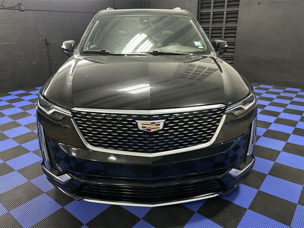 2023 Cadillac XT6 FWD Premium Luxury 2