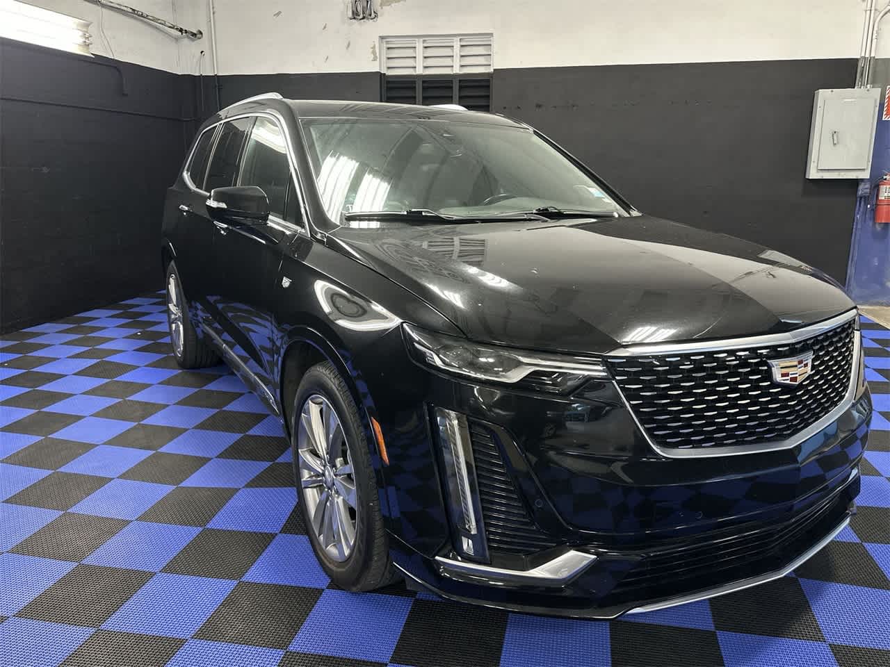 2023 Cadillac XT6 FWD Premium Luxury 3