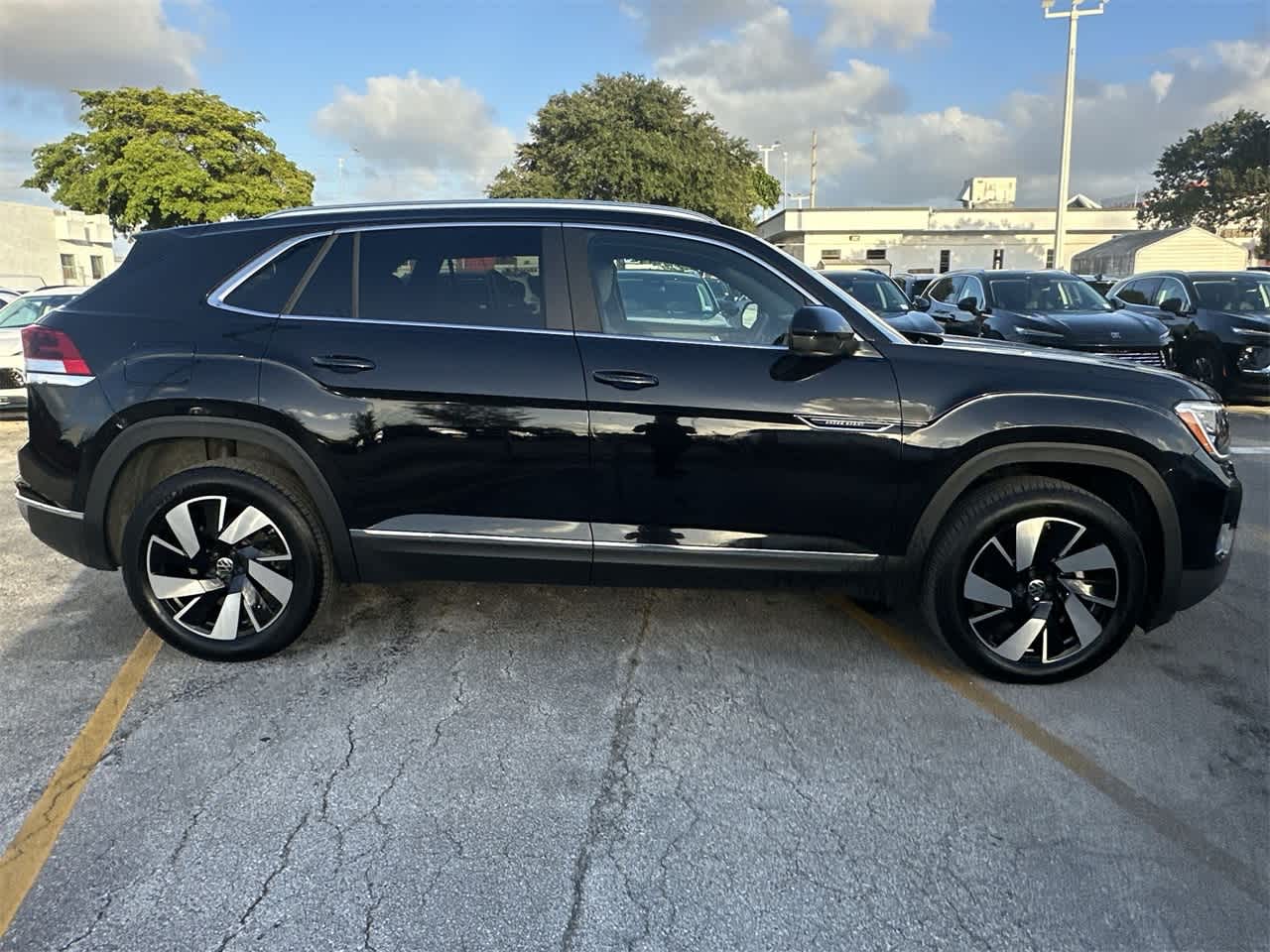 2024 Volkswagen Atlas Cross Sport 2.0T SEL 4