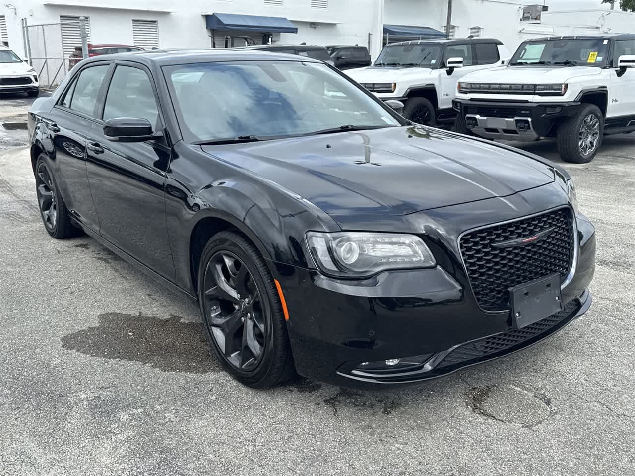 2023 Chrysler 300 300S 3