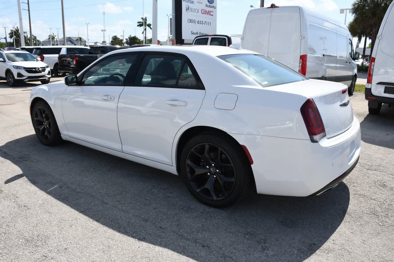 2022 Chrysler 300 300S 6