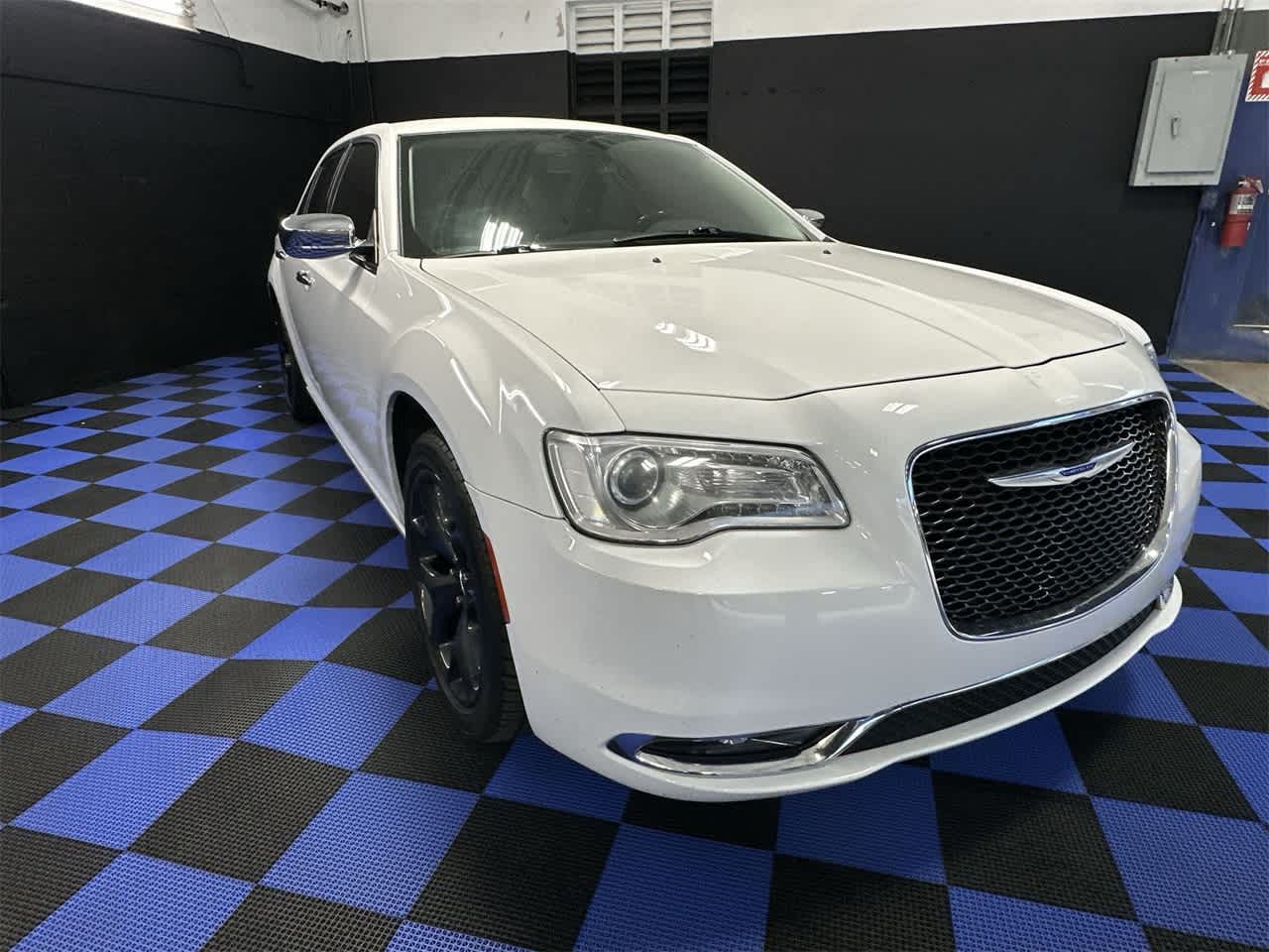 2019 Chrysler 300 Limited 3