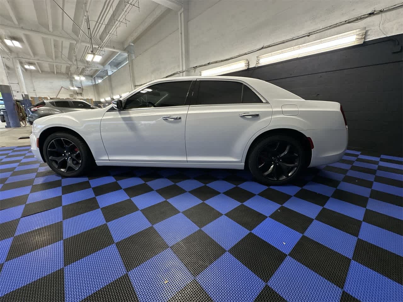 2019 Chrysler 300 Limited 8