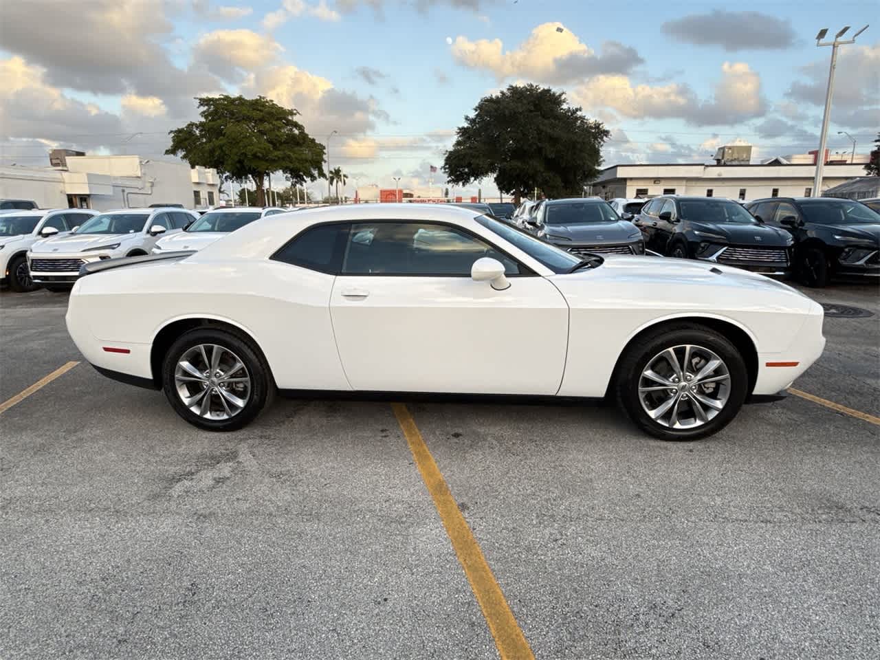 2023 Dodge Challenger SXT 4