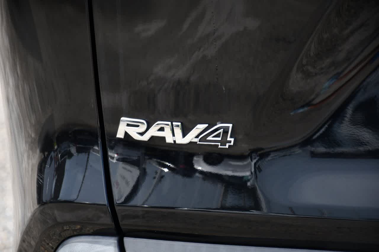 2021 Toyota RAV4 LE 7