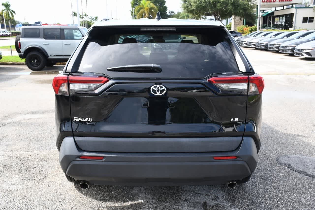 2021 Toyota RAV4 LE 5