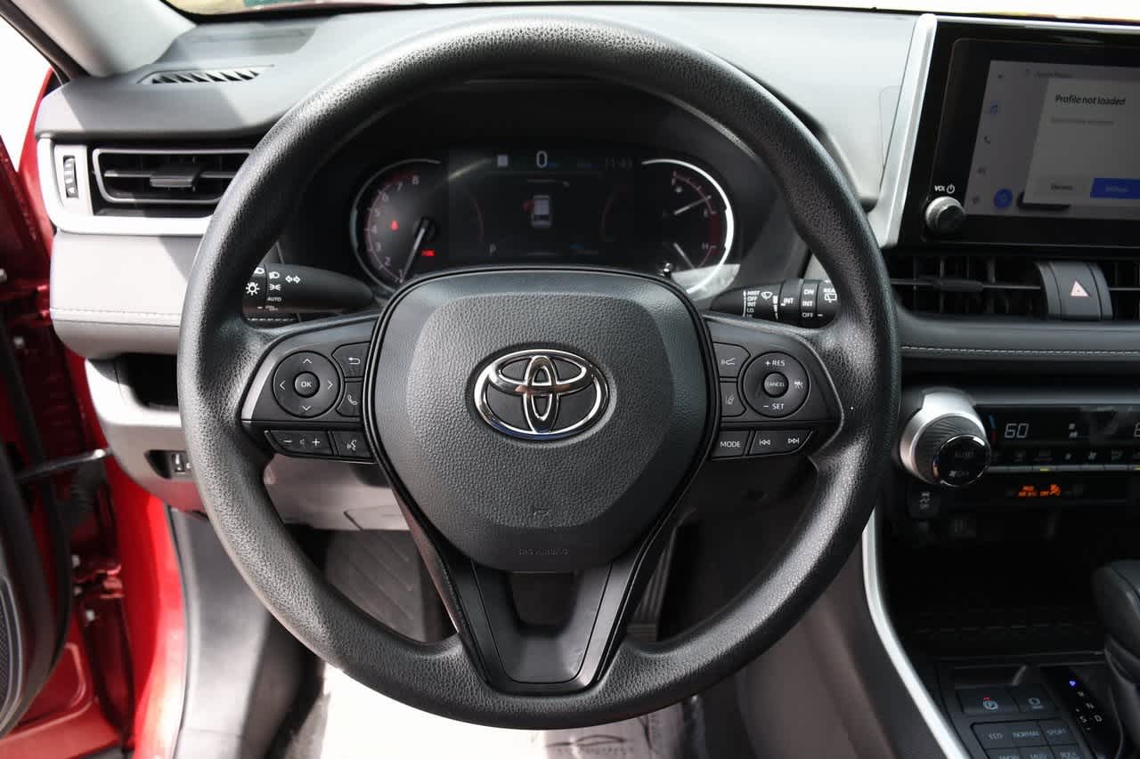 2023 Toyota RAV4 XLE 18