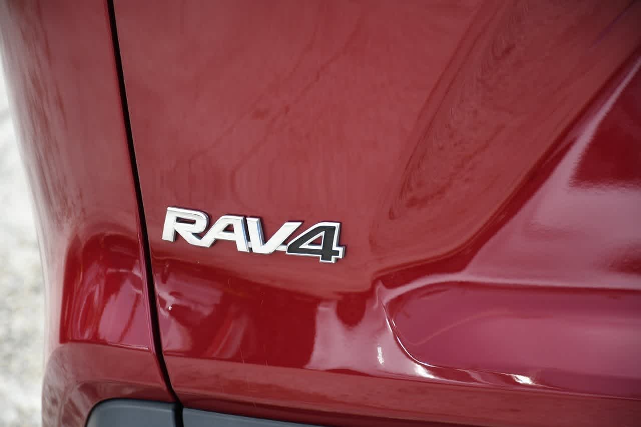 2023 Toyota RAV4 XLE 6