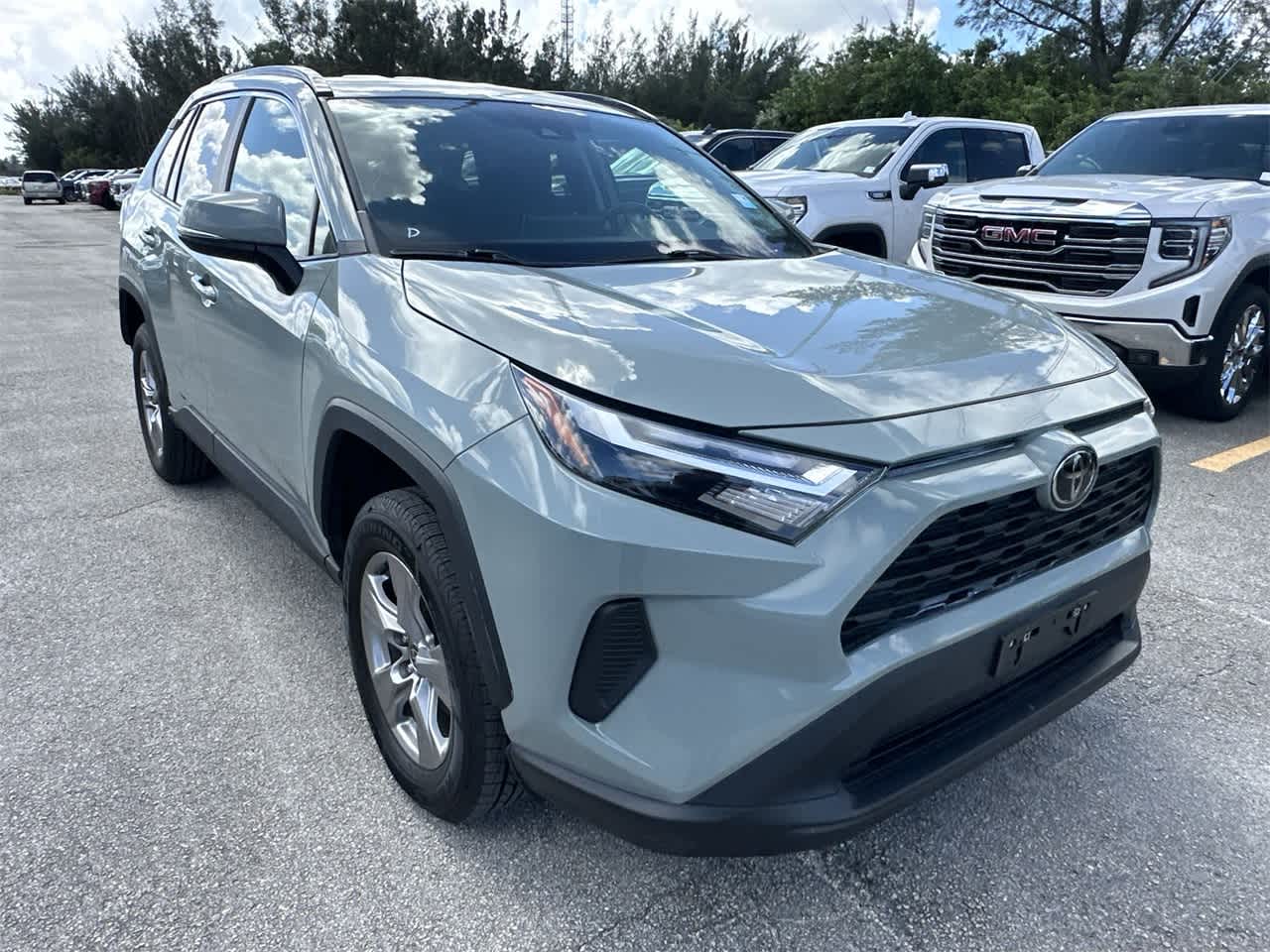 2023 Toyota RAV4 XLE 3