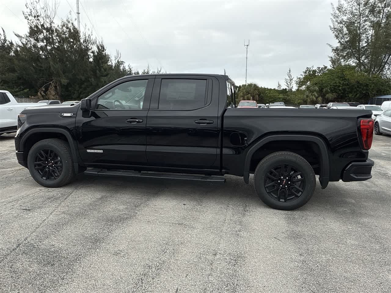 2025 GMC Sierra 1500 Elevation 8