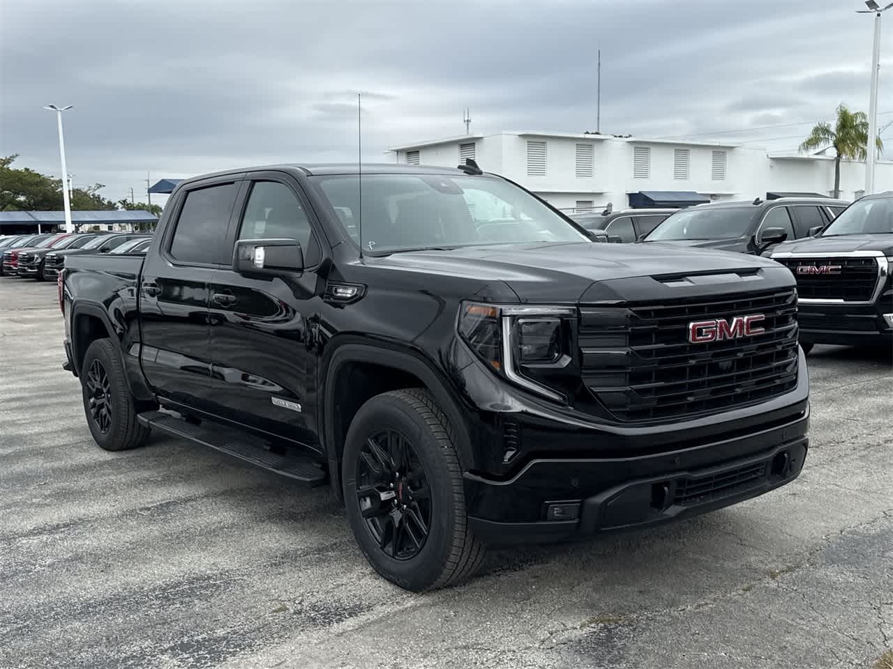 2025 GMC Sierra 1500 Elevation 3