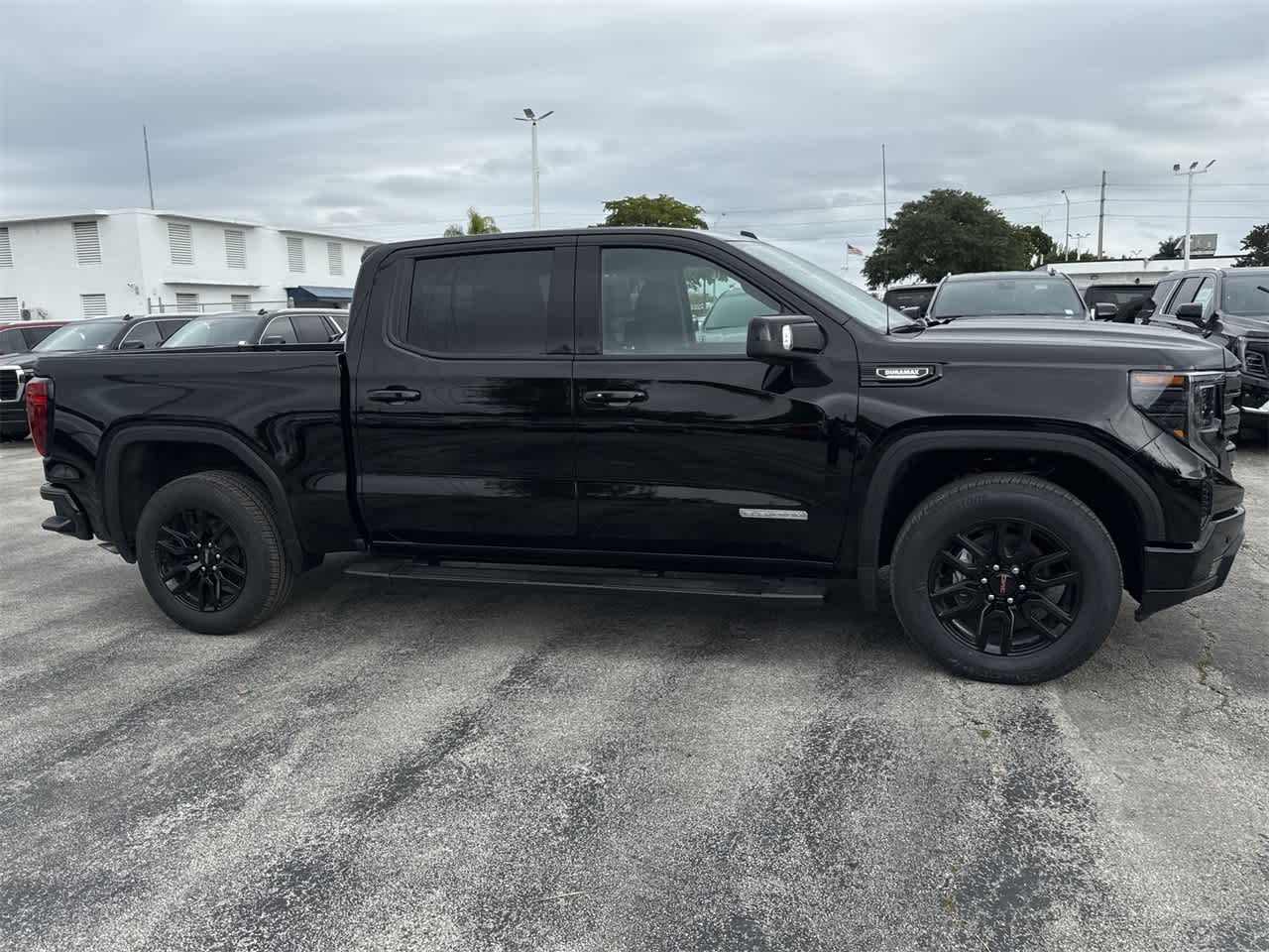 2025 GMC Sierra 1500 Elevation 4