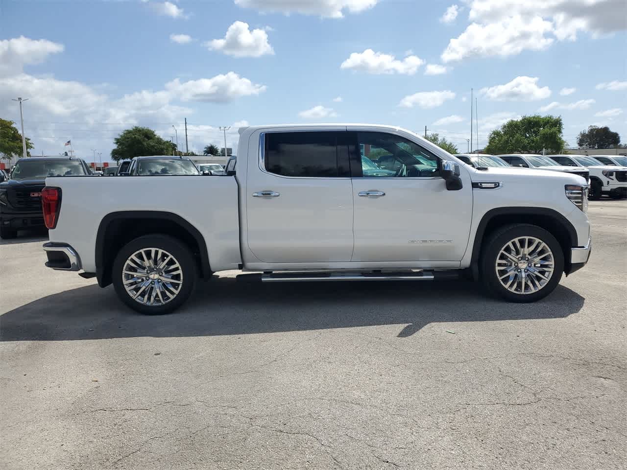 2024 GMC Sierra 1500 SLT 2WD Crew Cab 147 4