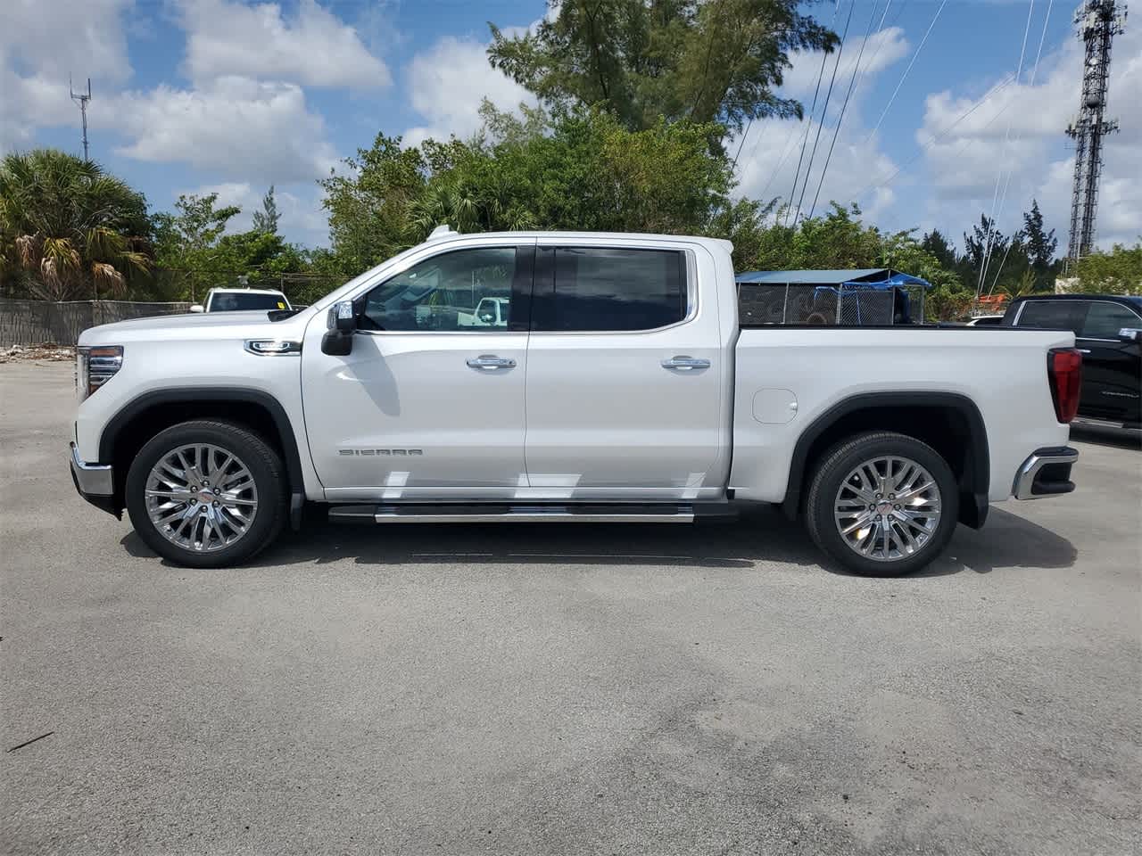 2024 GMC Sierra 1500 SLT 2WD Crew Cab 147 8