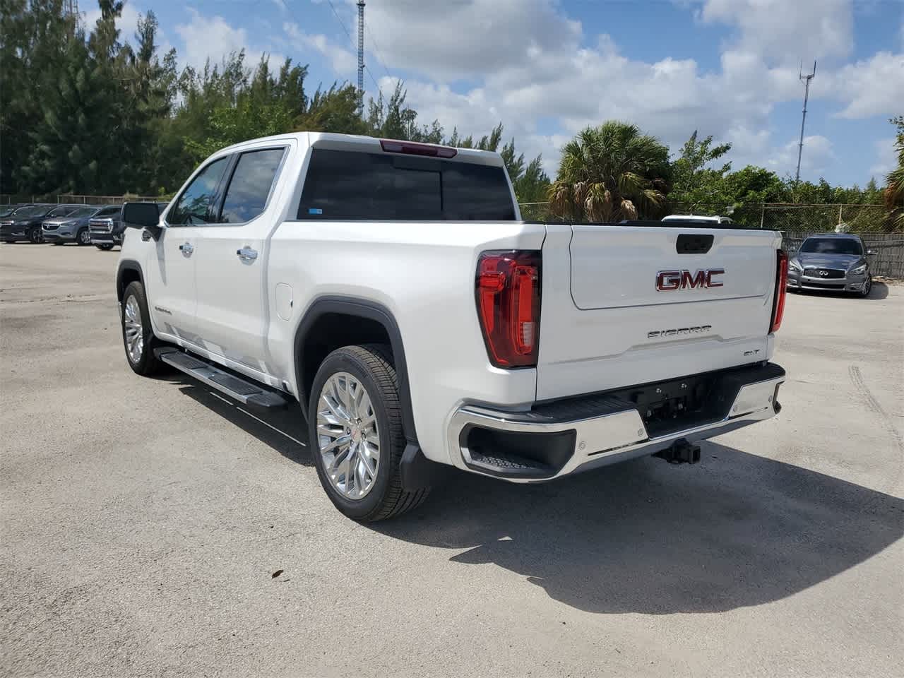 2024 GMC Sierra 1500 SLT 2WD Crew Cab 147 7