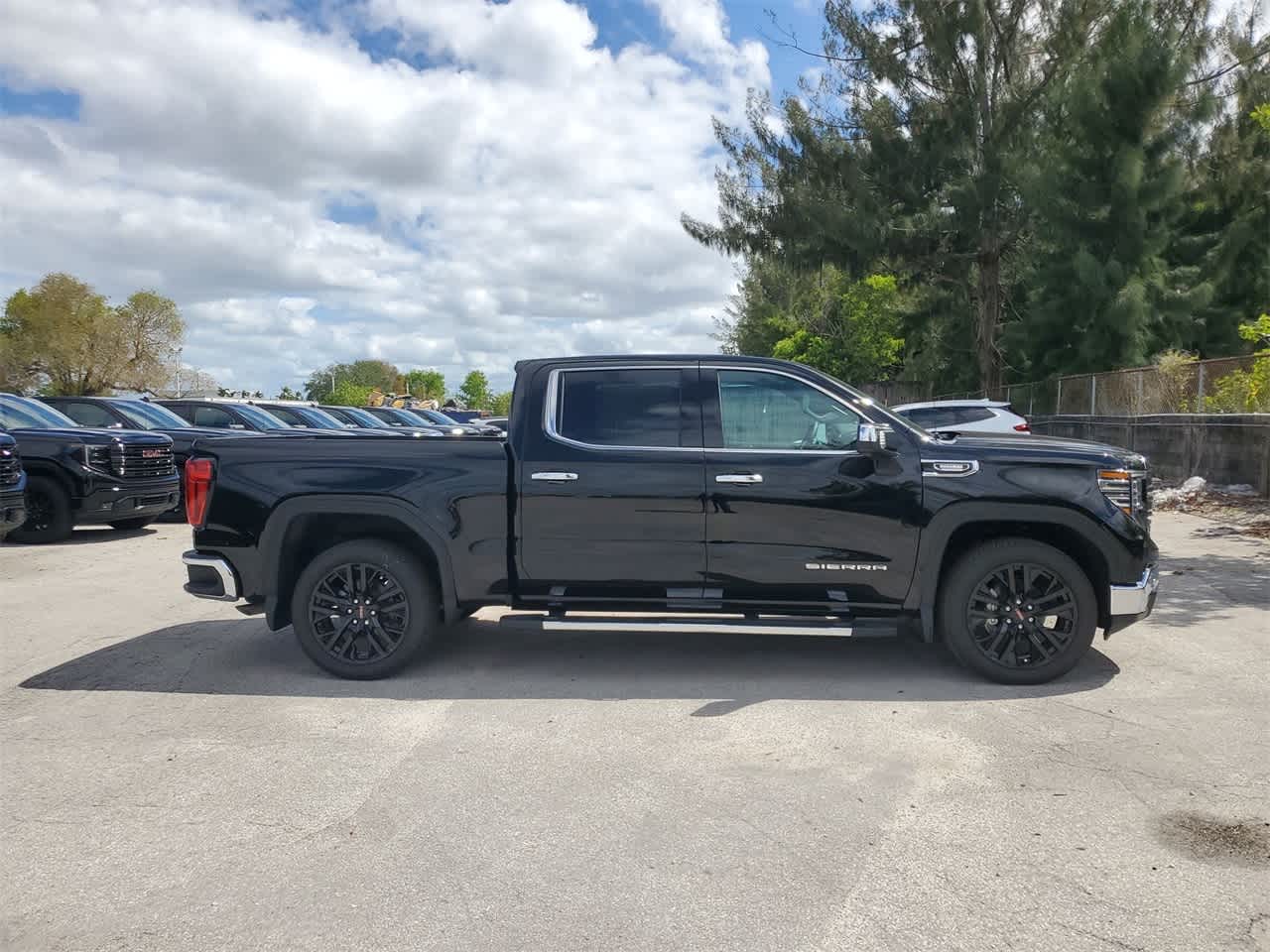 2024 GMC Sierra 1500 SLT 2WD Crew Cab 147 4