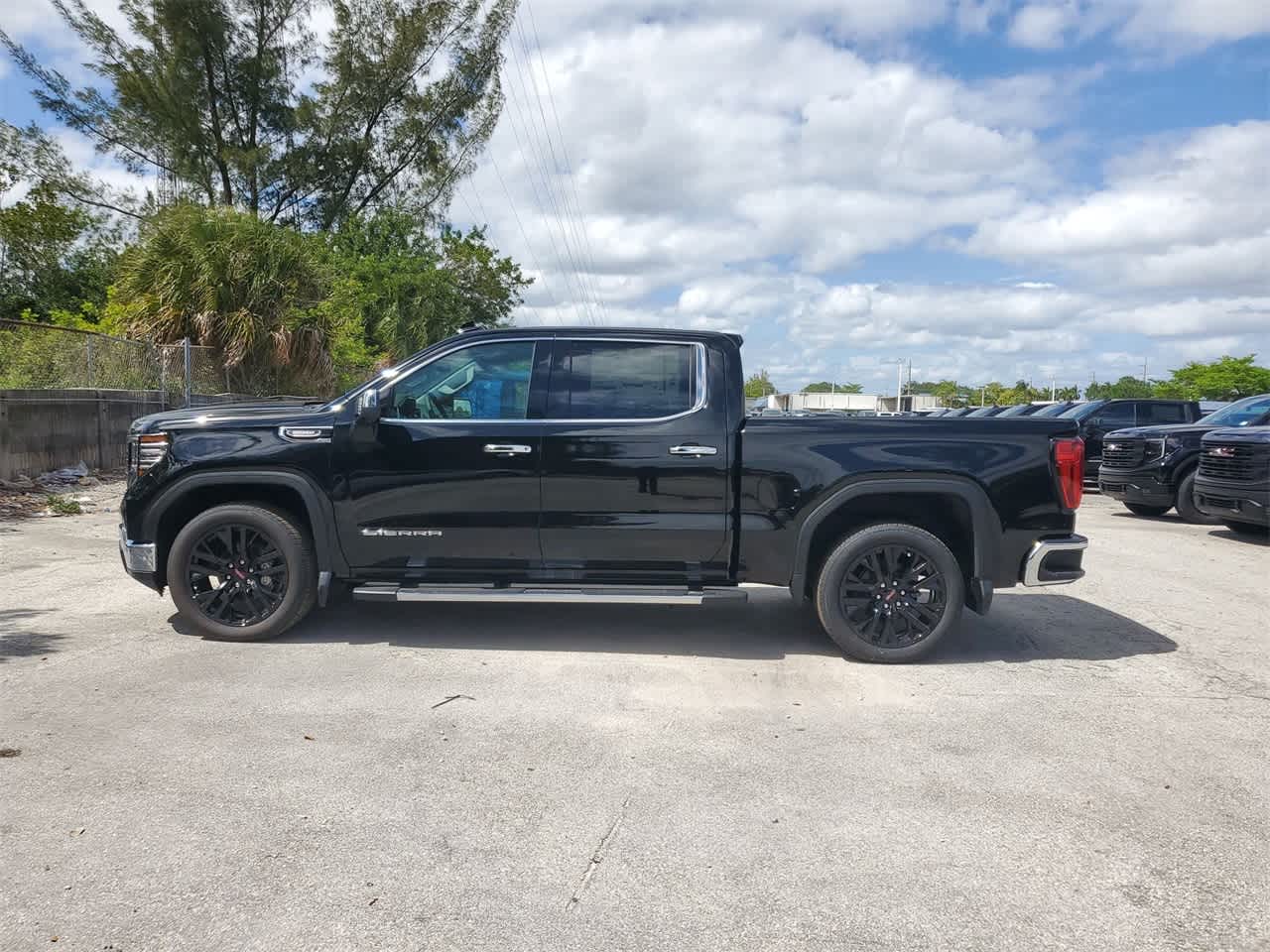 2024 GMC Sierra 1500 SLT 2WD Crew Cab 147 8