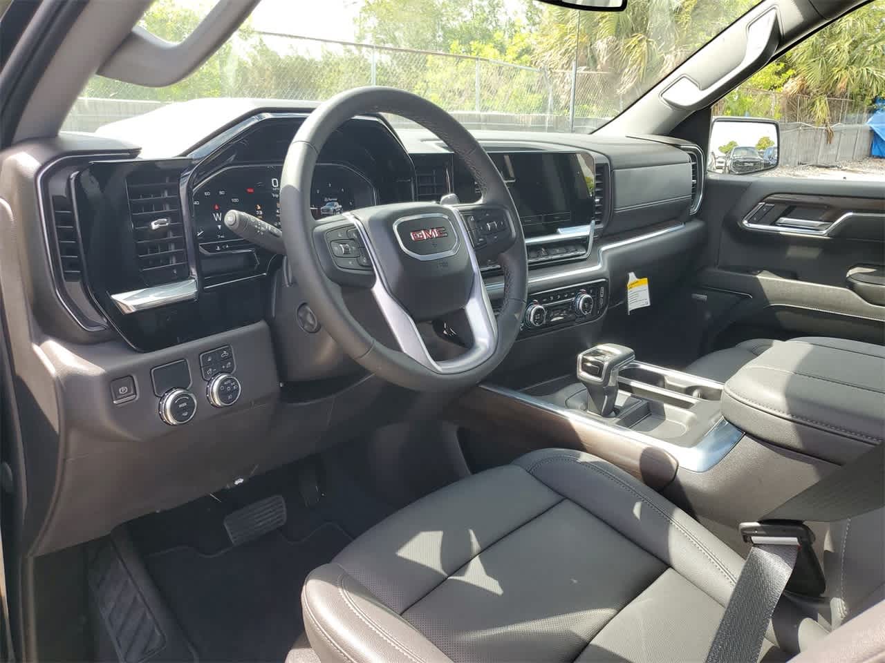 2024 GMC Sierra 1500 SLT 2WD Crew Cab 147 10