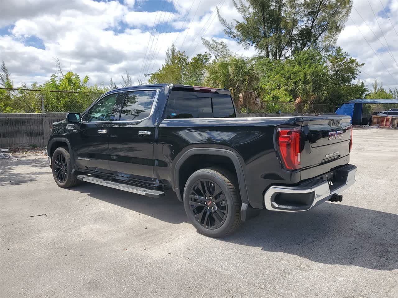 2024 GMC Sierra 1500 SLT 2WD Crew Cab 147 7