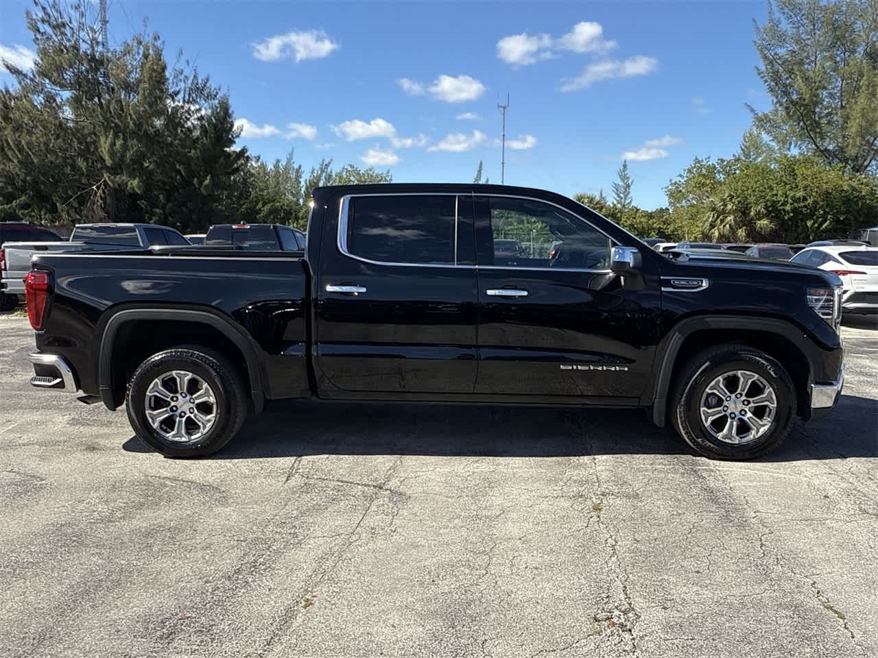 2024 GMC Sierra 1500 SLT 2WD Crew Cab 147 10