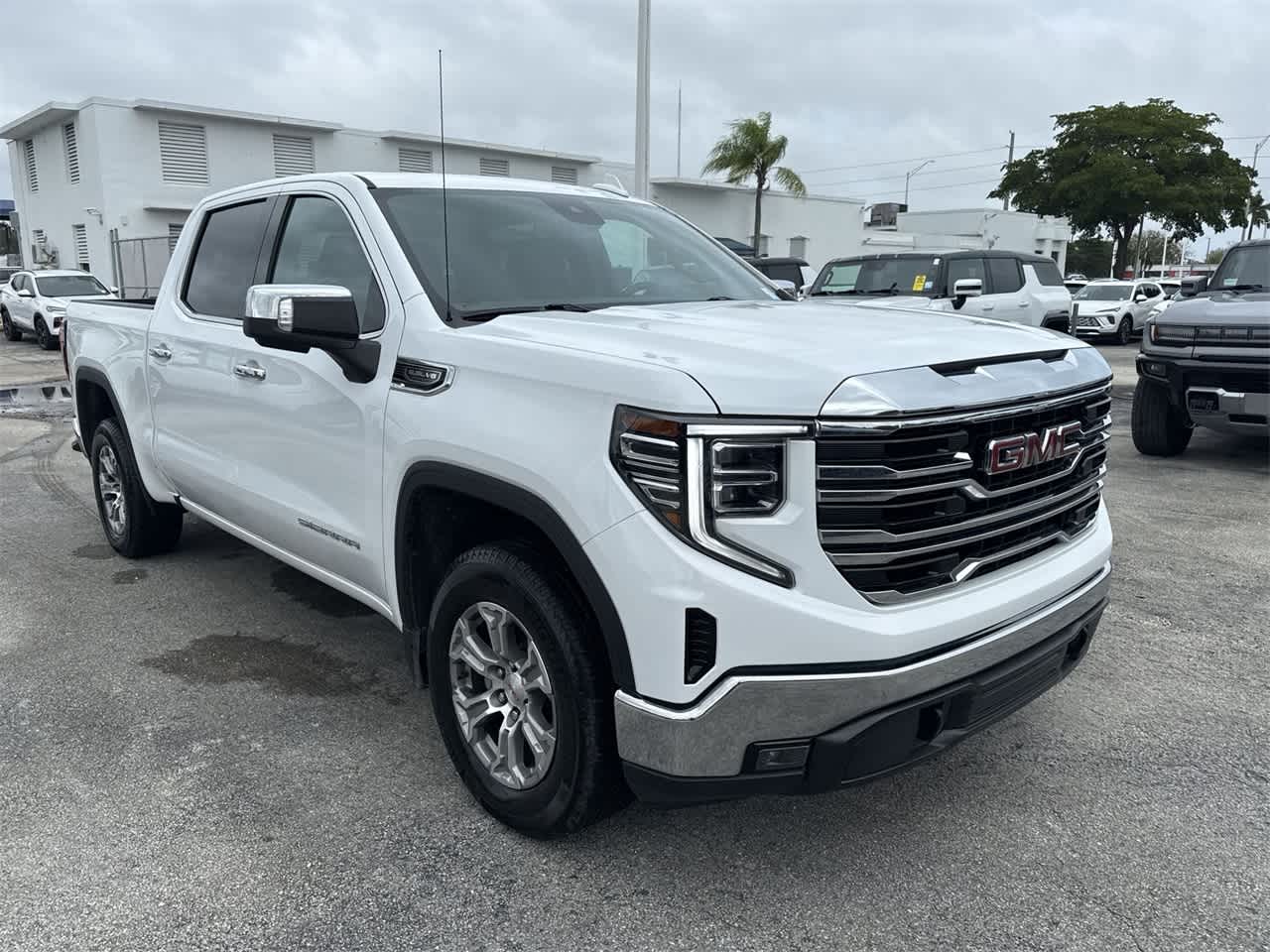 2024 GMC Sierra 1500 SLT 2WD Crew Cab 147 3