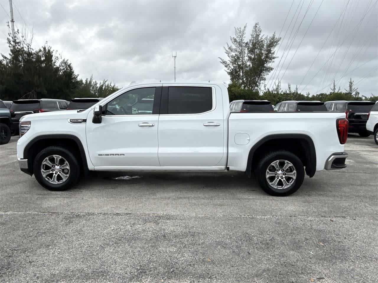 2024 GMC Sierra 1500 SLT 2WD Crew Cab 147 8