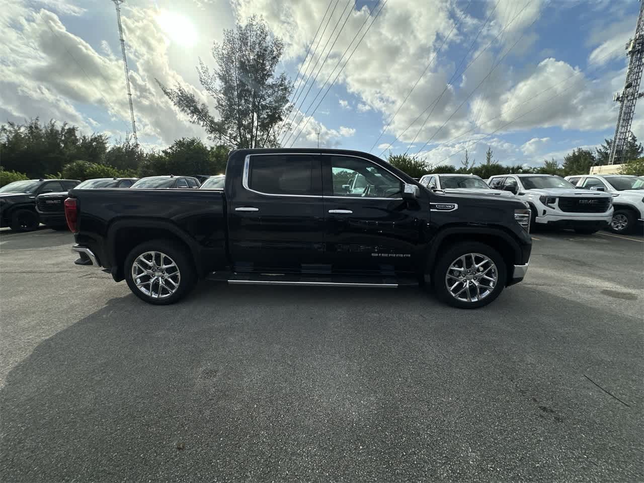 2024 GMC Sierra 1500 SLT 2WD Crew Cab 147 10