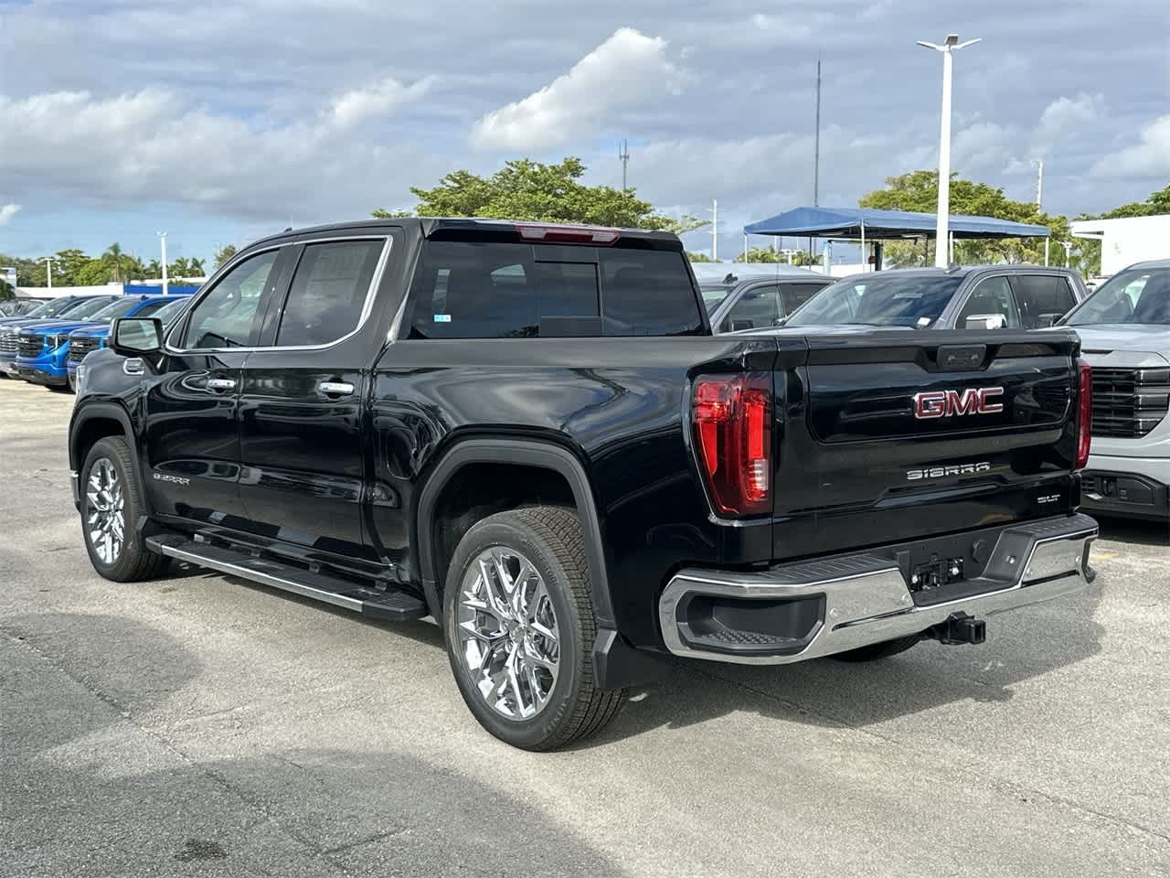 2024 GMC Sierra 1500 SLT 2WD Crew Cab 147 13