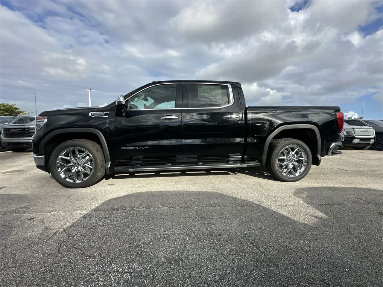 2024 GMC Sierra 1500 SLT 2WD Crew Cab 147 14