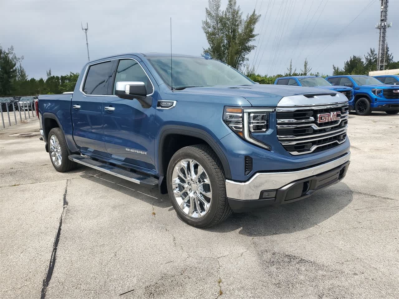 2024 GMC Sierra 1500 SLT 2WD Crew Cab 147 3