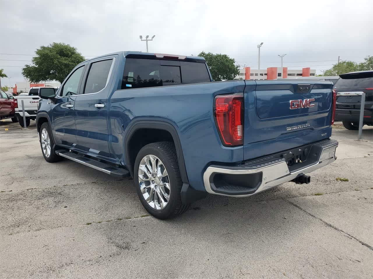 2024 GMC Sierra 1500 SLT 2WD Crew Cab 147 7