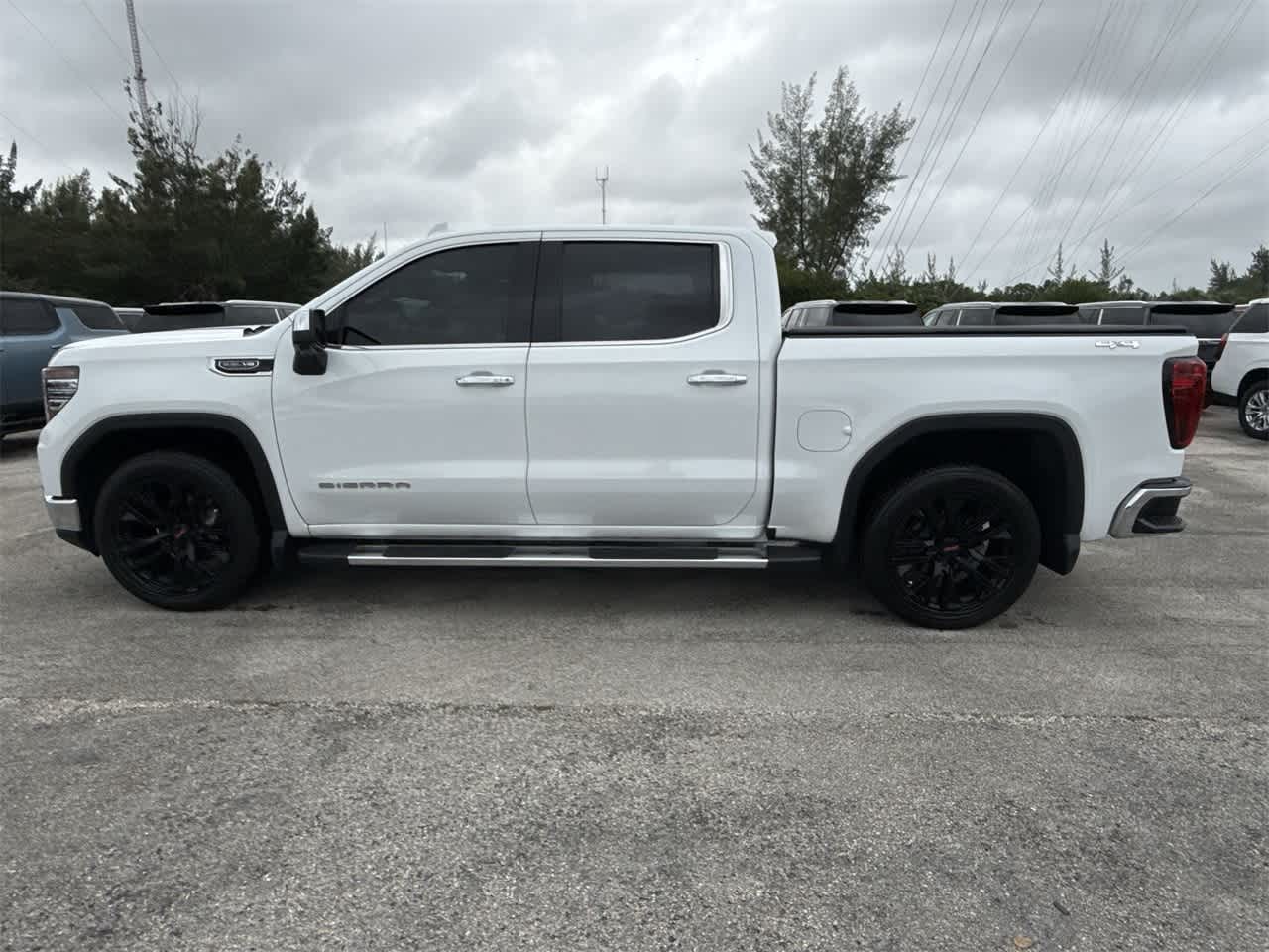 2023 GMC Sierra 1500 SLT 4WD Crew Cab 147 8