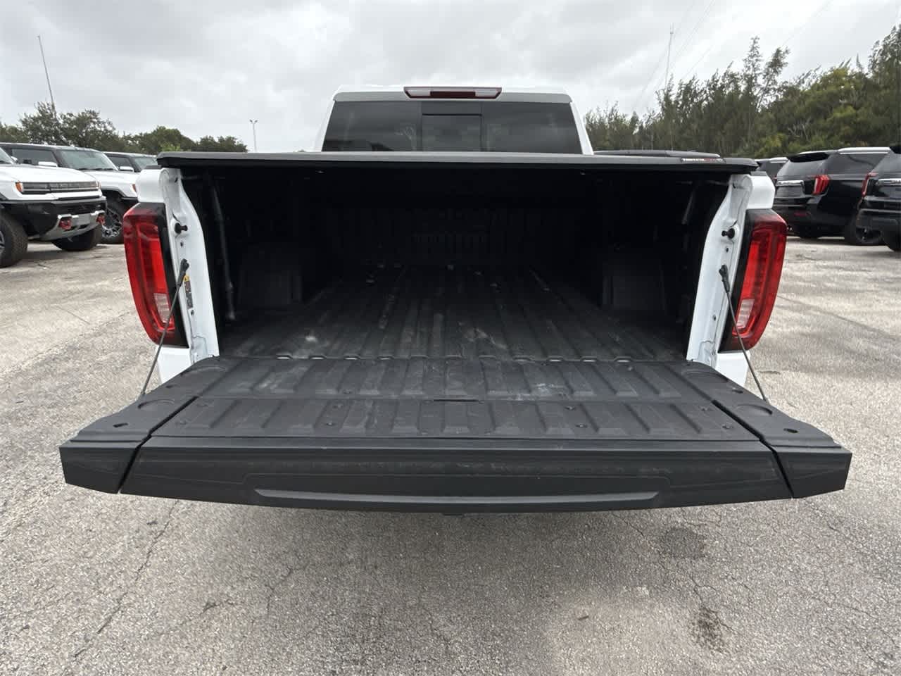 2023 GMC Sierra 1500 SLT 4WD Crew Cab 147 23