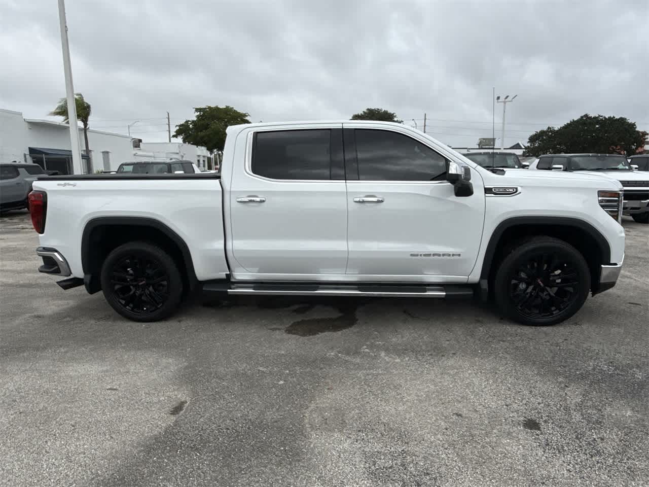 2023 GMC Sierra 1500 SLT 4WD Crew Cab 147 4