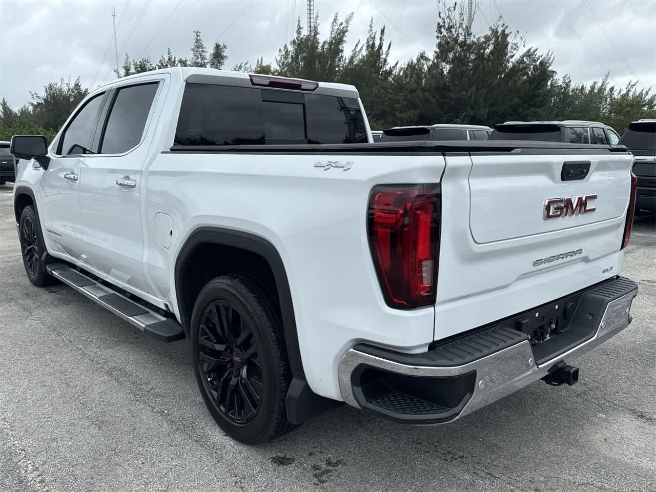 2023 GMC Sierra 1500 SLT 4WD Crew Cab 147 7