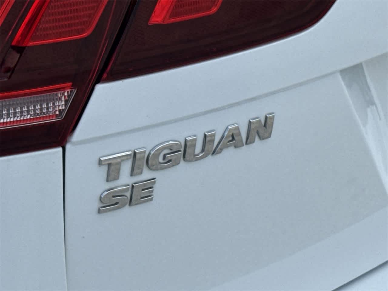 2020 Volkswagen Tiguan SE R-Line Black 6