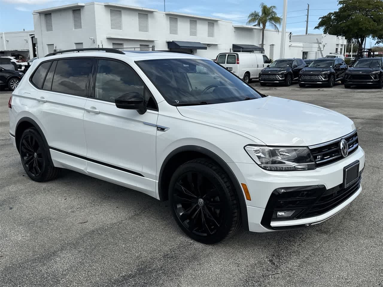 2020 Volkswagen Tiguan SE R-Line Black 3